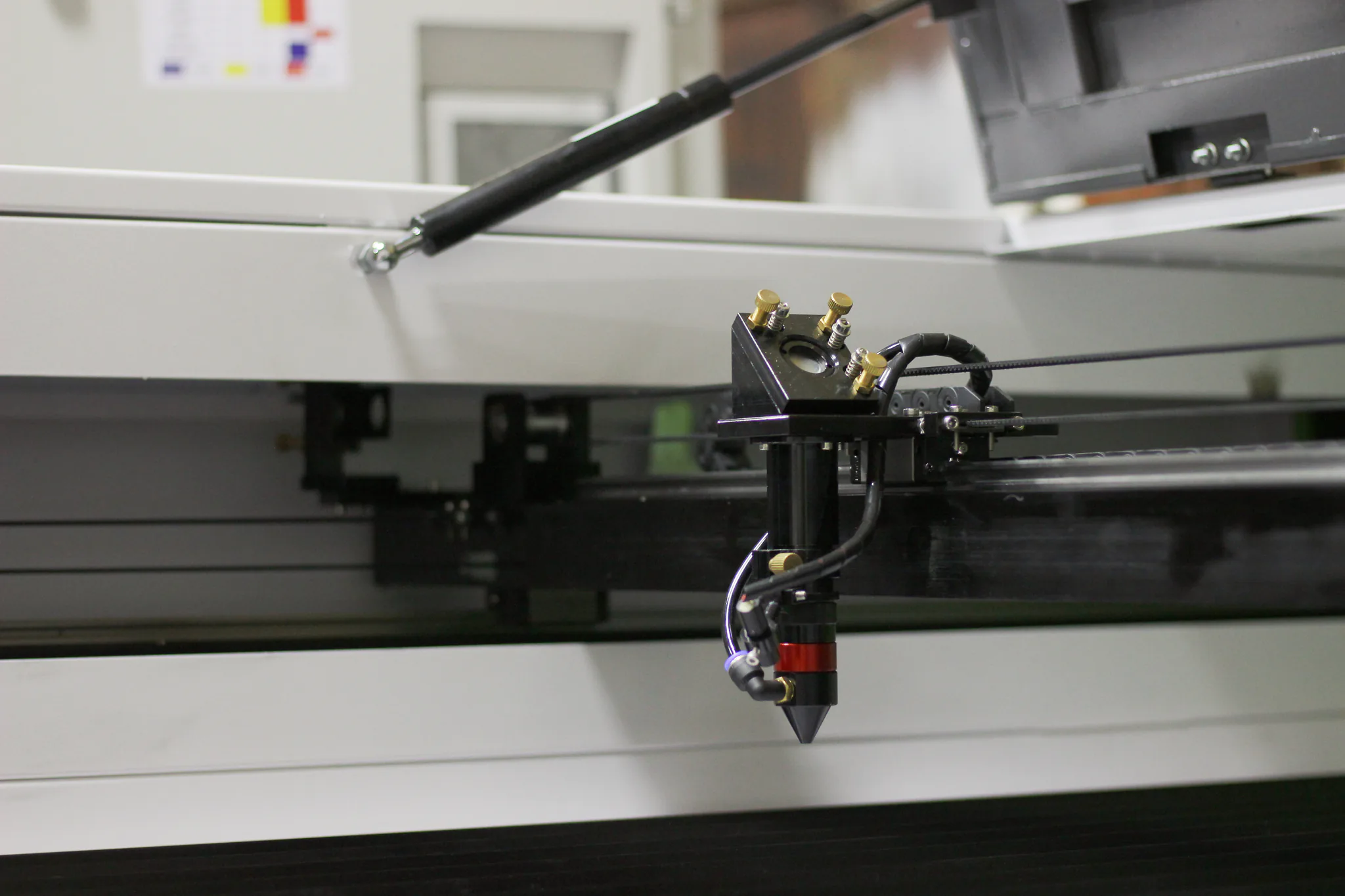 Лазерный станок CO2 с ЧПУ | 1600x1000 | 100 Вт | Ruida фото 3