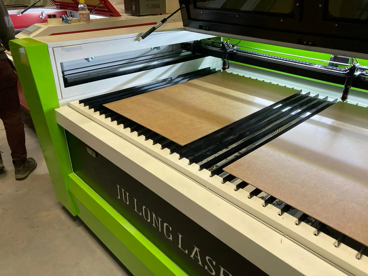 Лазерный станок CO2 с ЧПУ | 1600x1000 | 100 Вт | Ruida | 2 головы фото 3