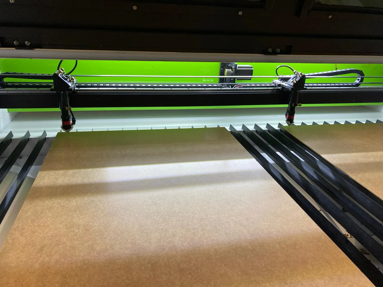 Лазерный станок CO2 с ЧПУ | 1600x1000 | 130 Вт | Ruida | 2 головы