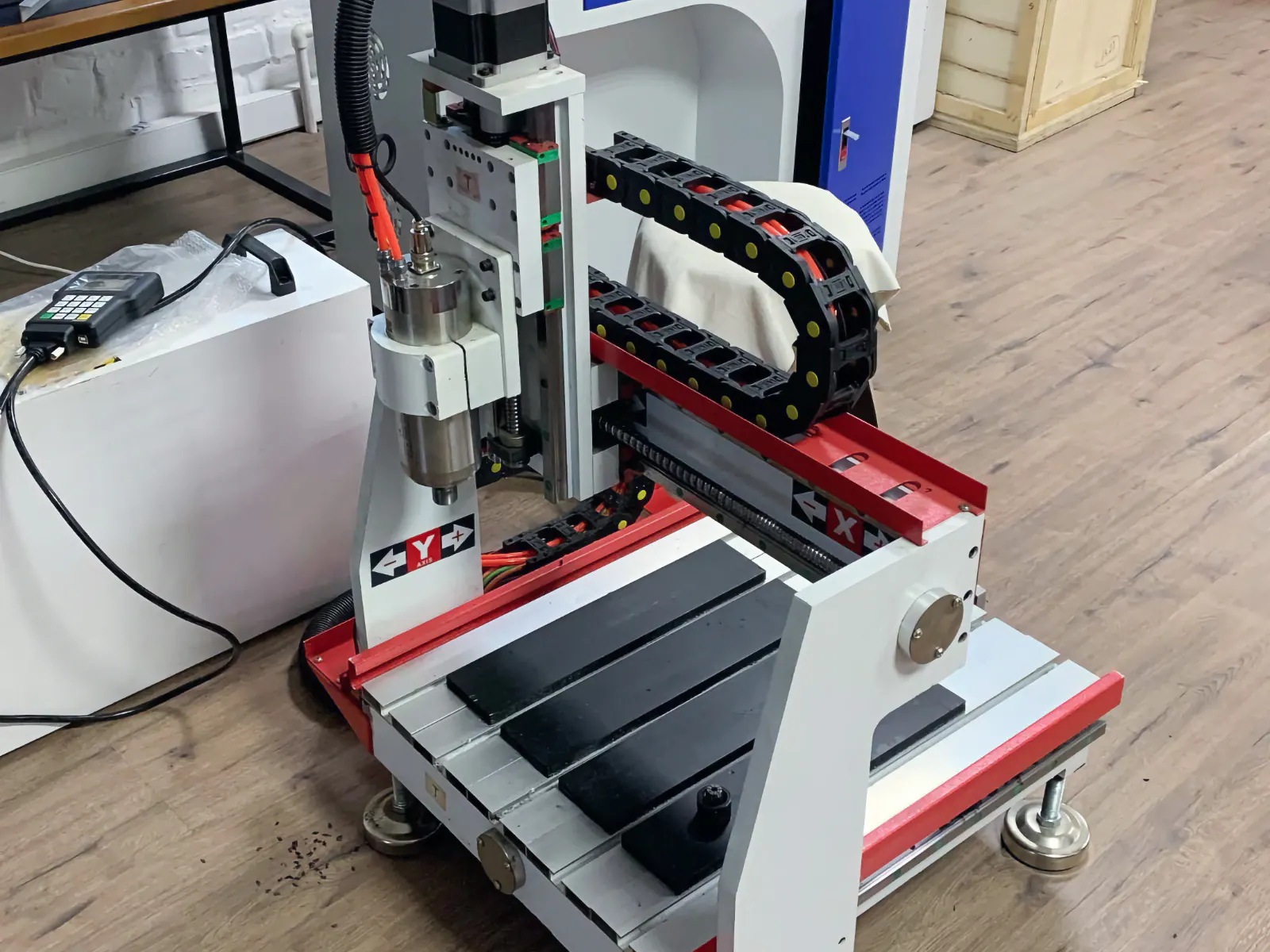 Настольный фрезерный станок с ЧПУ | 400x400x200 | 2,2 кВт | Inectra фото 2