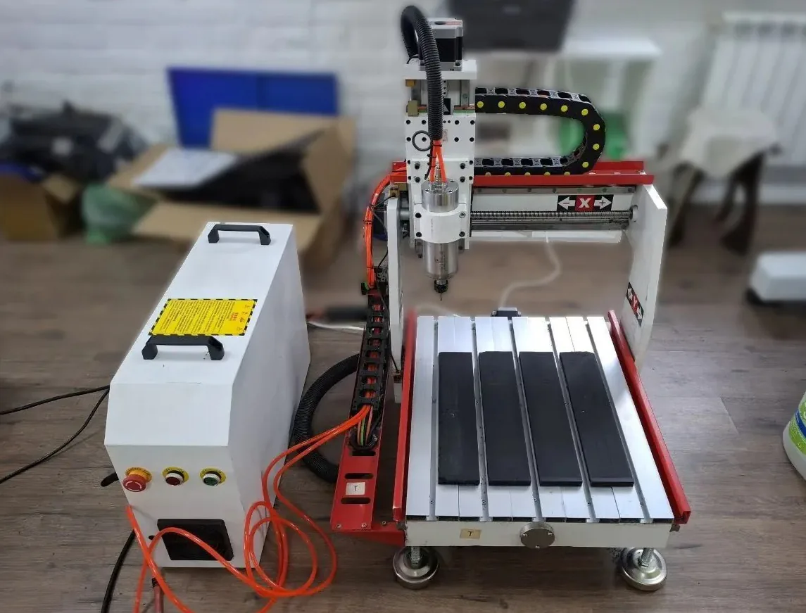 Настольный фрезерный станок с ЧПУ | 400x400x200 | 2,2 кВт | Inectra