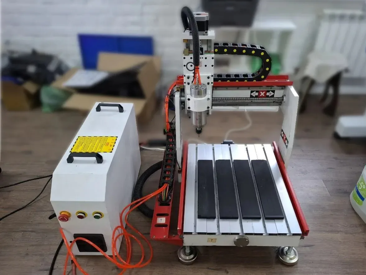 Настольный фрезерный станок с ЧПУ | 400x400x200 | 1,5 кВт | Inectra